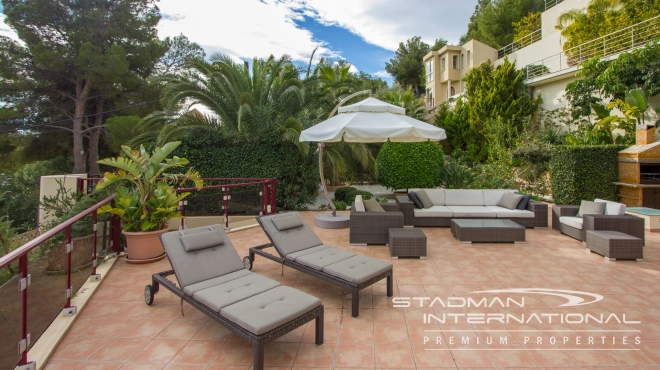 Luxury Villa with Magnificent Seaview and Guest House