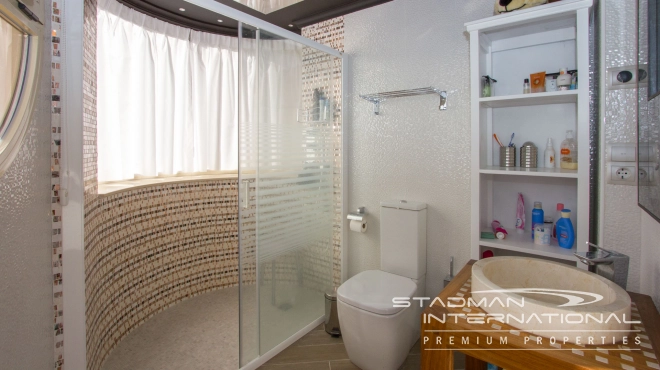 Luxury Villa with Magnificent Seaview and Guest House