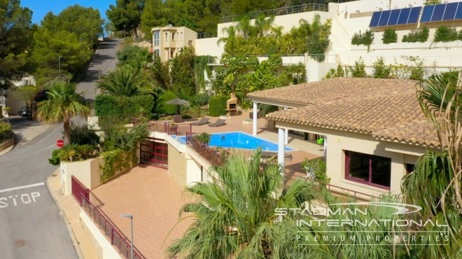 Luxury Villa with Magnificent Seaview and Guest House