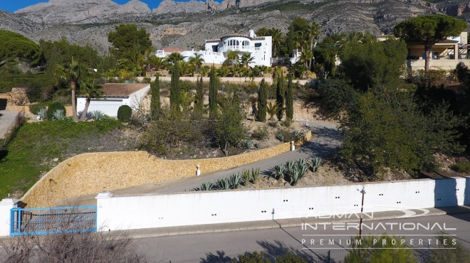 Großes, nach Süden ausgerichtetes Baugrundstück in der Nähe des Golfplatzes von Altea