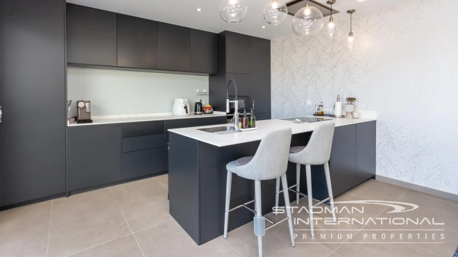 Spacious and Modern Sea View Villa in Polop 