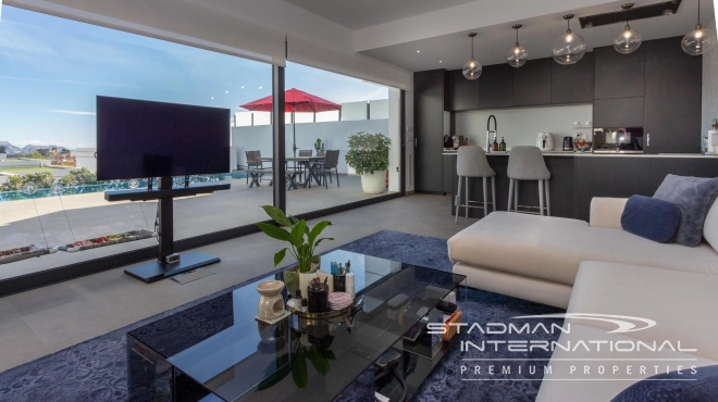 Spacious and Modern Sea View Villa in Polop 