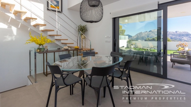 Spacious and Modern Sea View Villa in Polop 