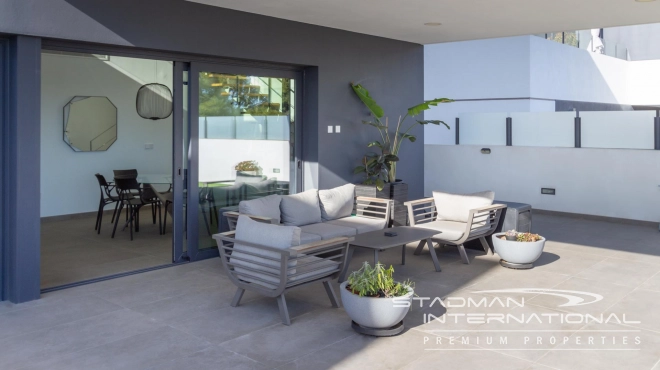 Spacious and Modern Sea View Villa in Polop 