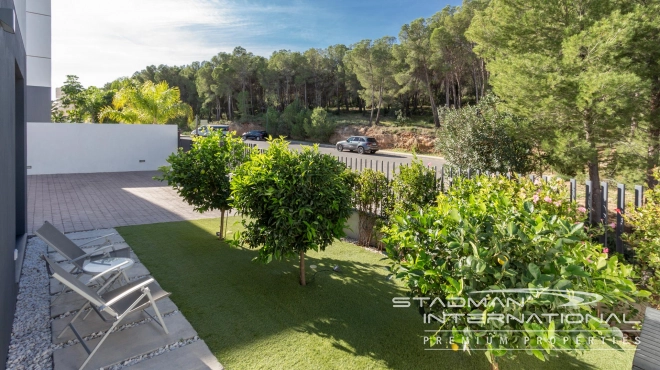 Spacious and Modern Sea View Villa in Polop 