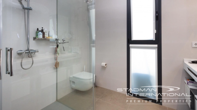 Spacious and Modern Sea View Villa in Polop 