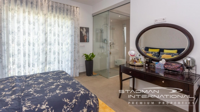 Spacious and Modern Sea View Villa in Polop 