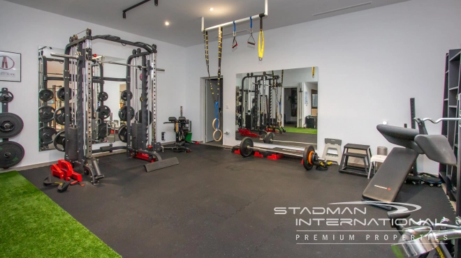 Spacious and Modern Sea View Villa in Polop 