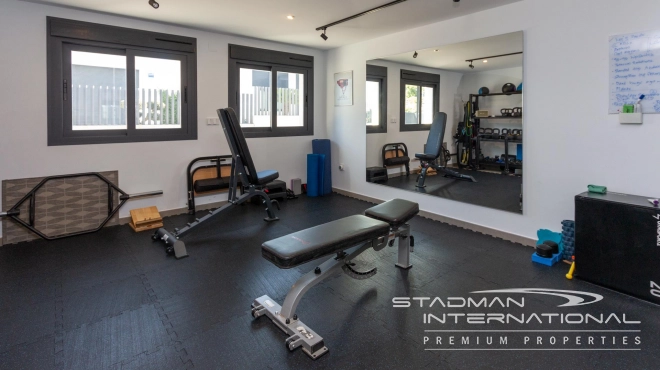 Spacious and Modern Sea View Villa in Polop 