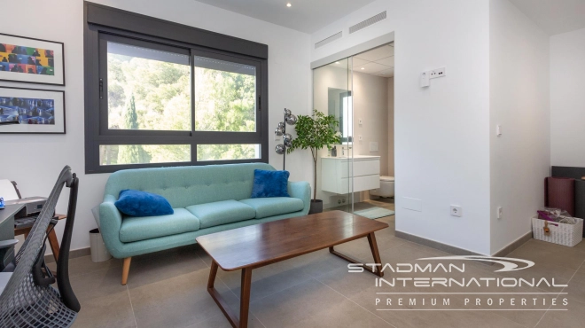 Spacious and Modern Sea View Villa in Polop 