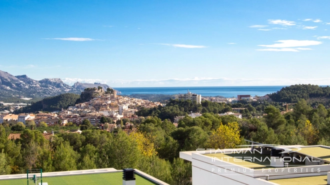 Spacious and Modern Sea View Villa in Polop 