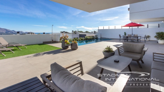 Spacious and Modern Sea View Villa in Polop 