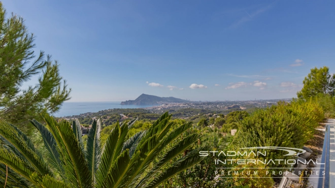 Modern Villa on One Level with Sea Views in Altea La Vella