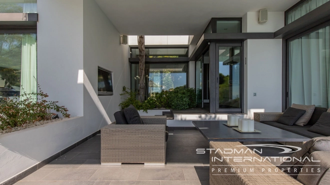 Modern Villa on One Level with Sea Views in Altea La Vella