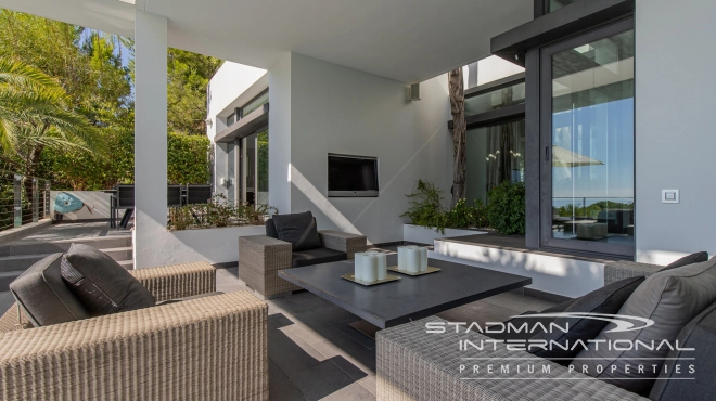 Modern Villa on One Level with Sea Views in Altea La Vella