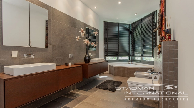 Modern Villa on One Level with Sea Views in Altea La Vella