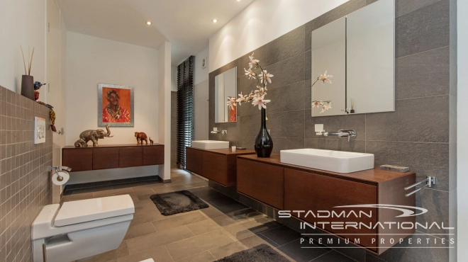 Modern Villa on One Level with Sea Views in Altea La Vella