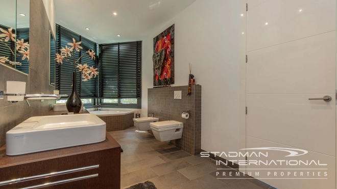 Modern Villa on One Level with Sea Views in Altea La Vella