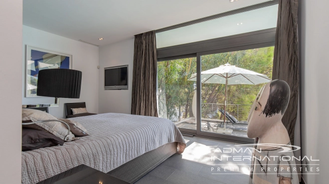 Modern Villa on One Level with Sea Views in Altea La Vella