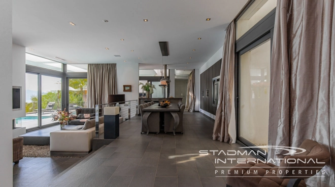 Modern Villa on One Level with Sea Views in Altea La Vella