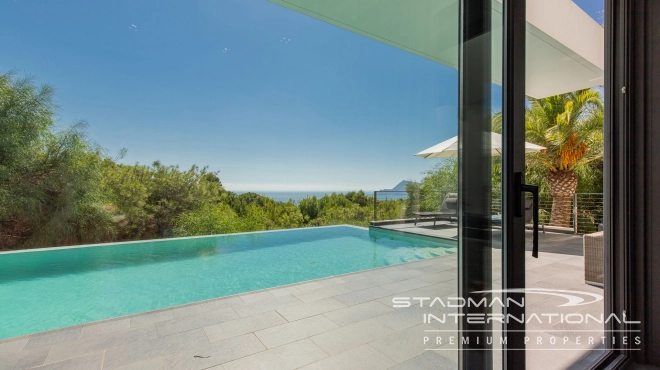 Modern Villa on One Level with Sea Views in Altea La Vella