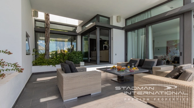 Modern Villa on One Level with Sea Views in Altea La Vella