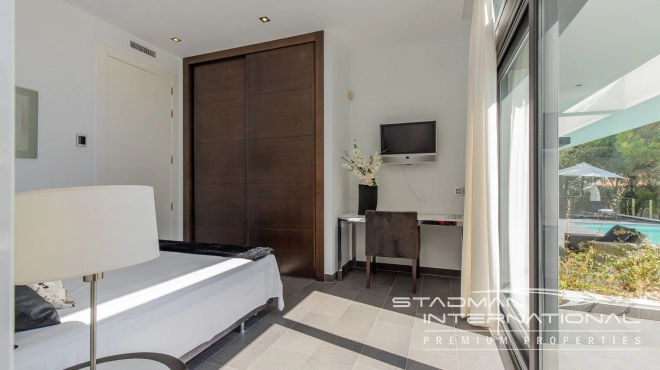 Modern Villa on One Level with Sea Views in Altea La Vella