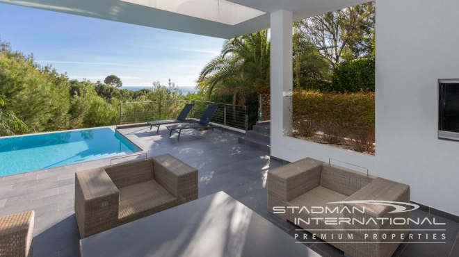 Modern Villa on One Level with Sea Views in Altea La Vella