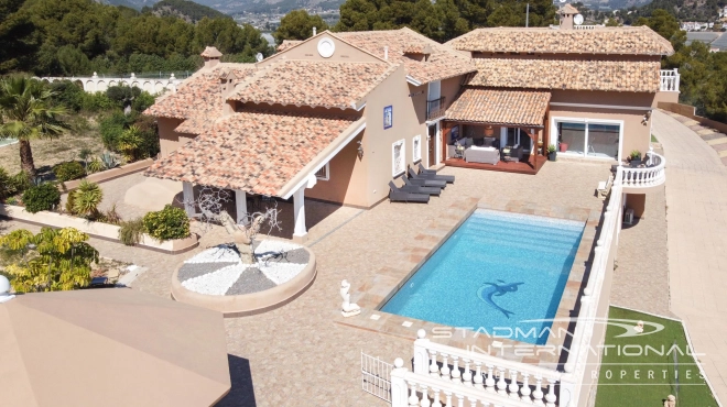 Villa on a Large Domain with Beautiful Views in La Nucia 