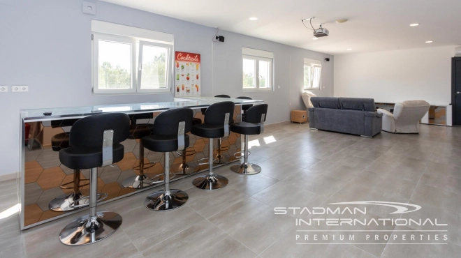 Villa on a Large Domain with Beautiful Views in La Nucia 