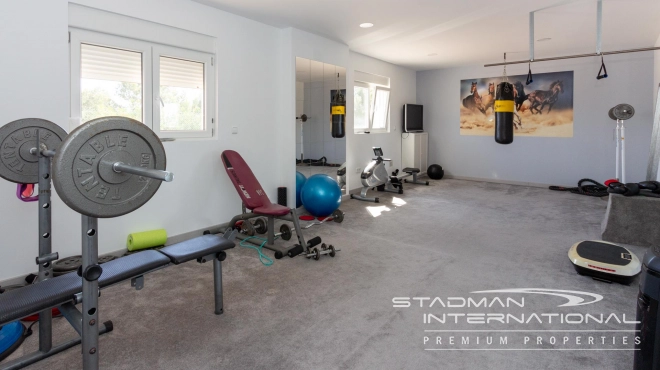 Villa on a Large Domain with Beautiful Views in La Nucia 