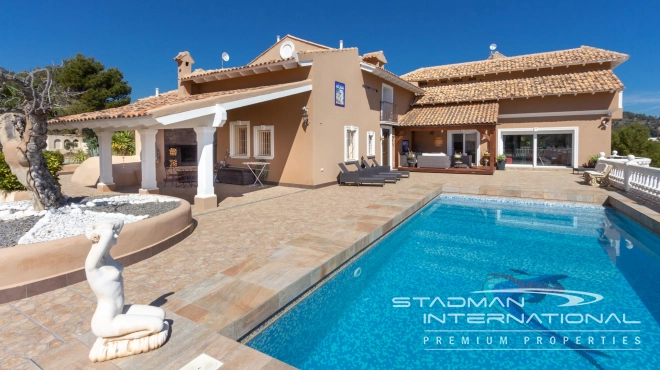 Villa on a Large Domain with Beautiful Views in La Nucia 