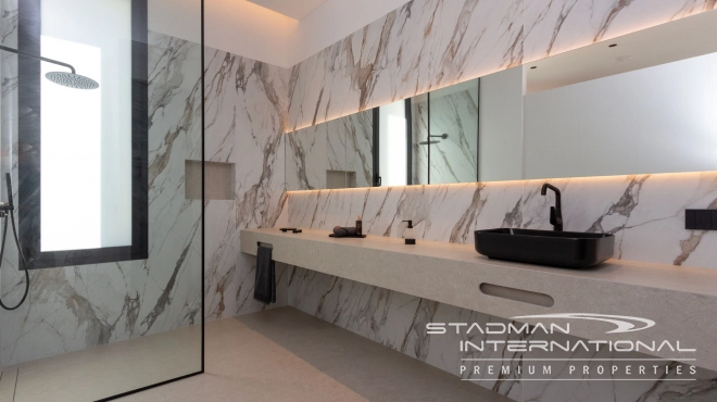 Modern Villa with Sea Views Close to the Beach and Town