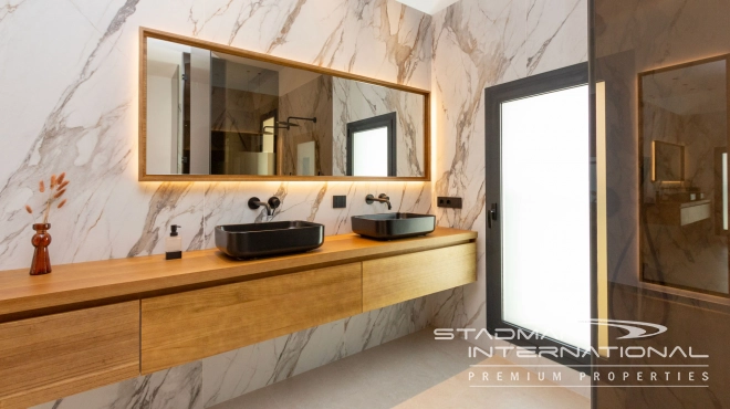 Modern Villa with Sea Views Close to the Beach and Town