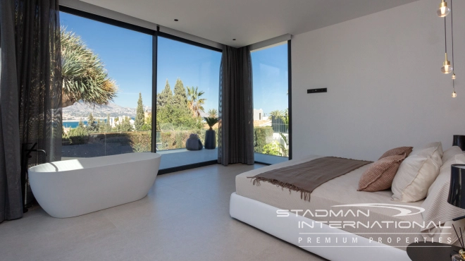 Modern Villa with Sea Views Close to the Beach and Town