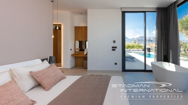 Modern Villa with Sea Views Close to the Beach and Town