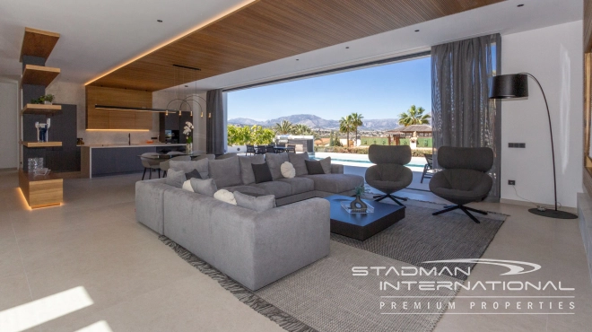 Modern Villa with Sea Views Close to the Beach and Town