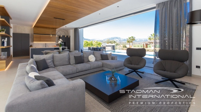 Modern Villa with Sea Views Close to the Beach and Town