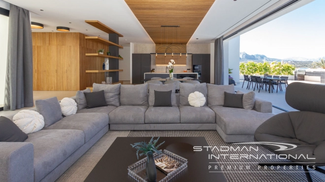 Modern Villa with Sea Views Close to the Beach and Town