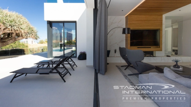 Modern Villa with Sea Views Close to the Beach and Town