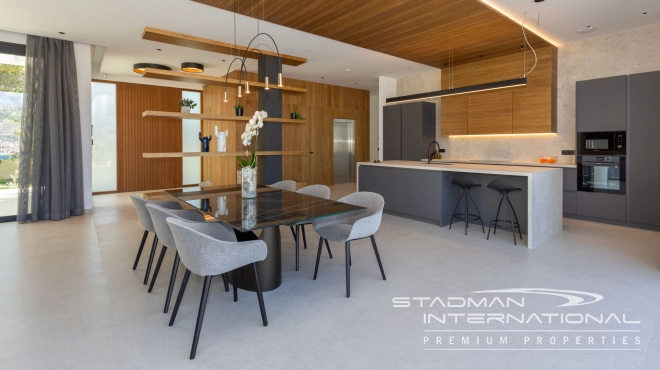 Modern Villa with Sea Views Close to the Beach and Town