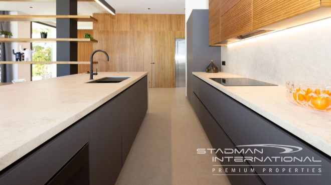 Modern Villa with Sea Views Close to the Beach and Town