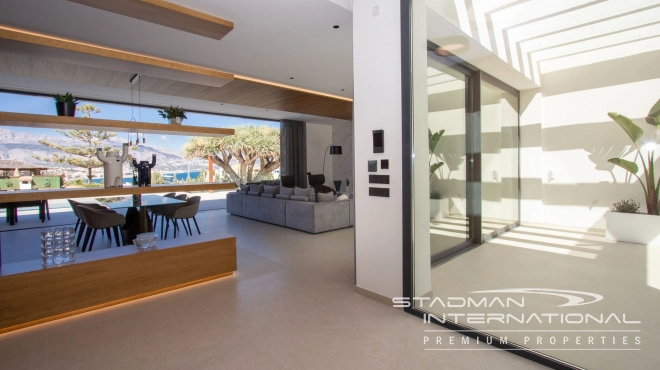 Modern Villa with Sea Views Close to the Beach and Town