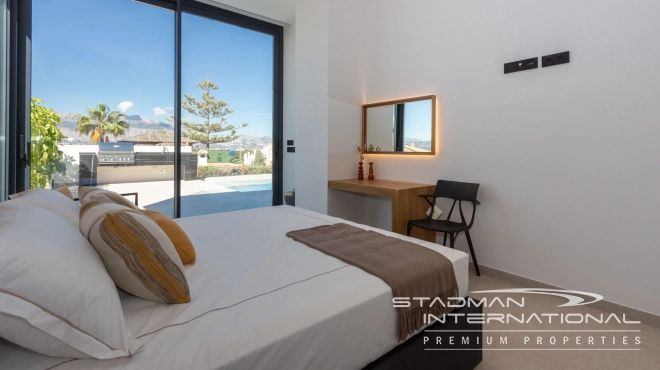 Modern Villa with Sea Views Close to the Beach and Town