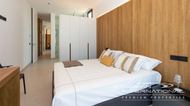 Modern Villa with Sea Views Close to the Beach and Town