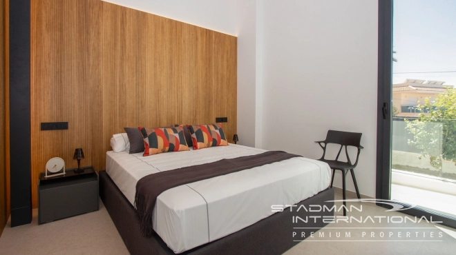 Modern Villa with Sea Views Close to the Beach and Town