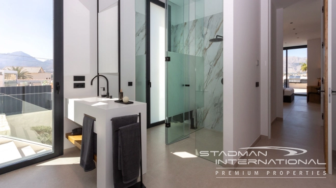 Modern Villa with Sea Views Close to the Beach and Town