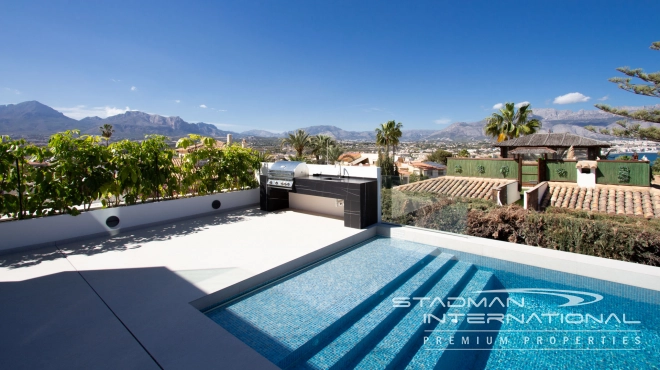 Modern Villa with Sea Views Close to the Beach and Town