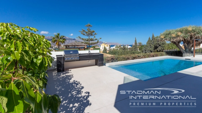 Modern Villa with Sea Views Close to the Beach and Town