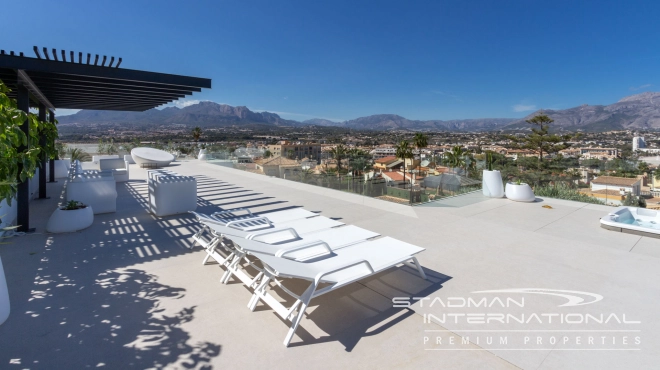 Modern Villa with Sea Views Close to the Beach and Town